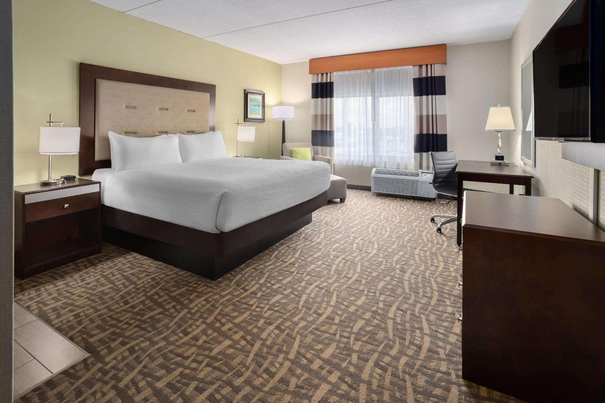 Wyndham Garden Buffalo Downtown Exterior foto